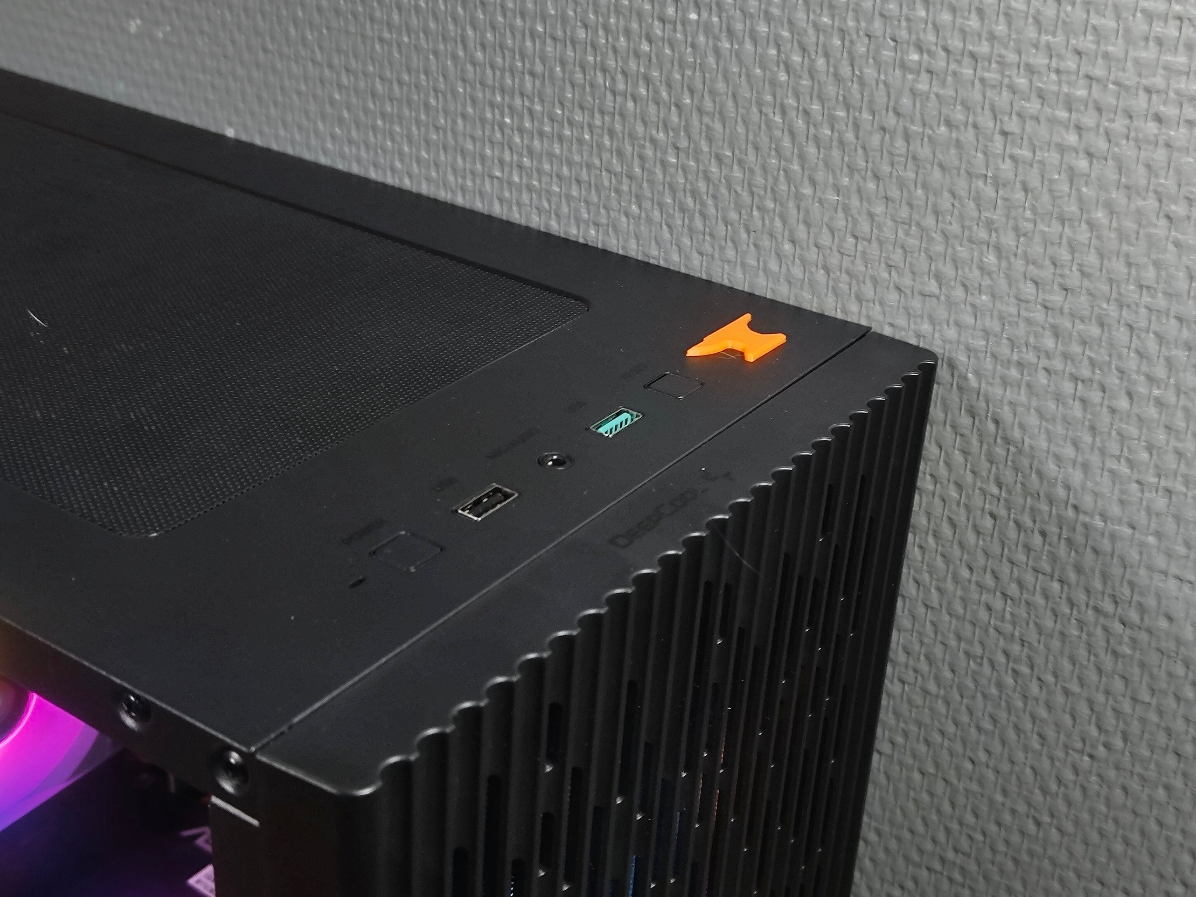 Suorituskykyinen Pelikone | I7 7700 | RTX 2060 | 16GB | 512GB