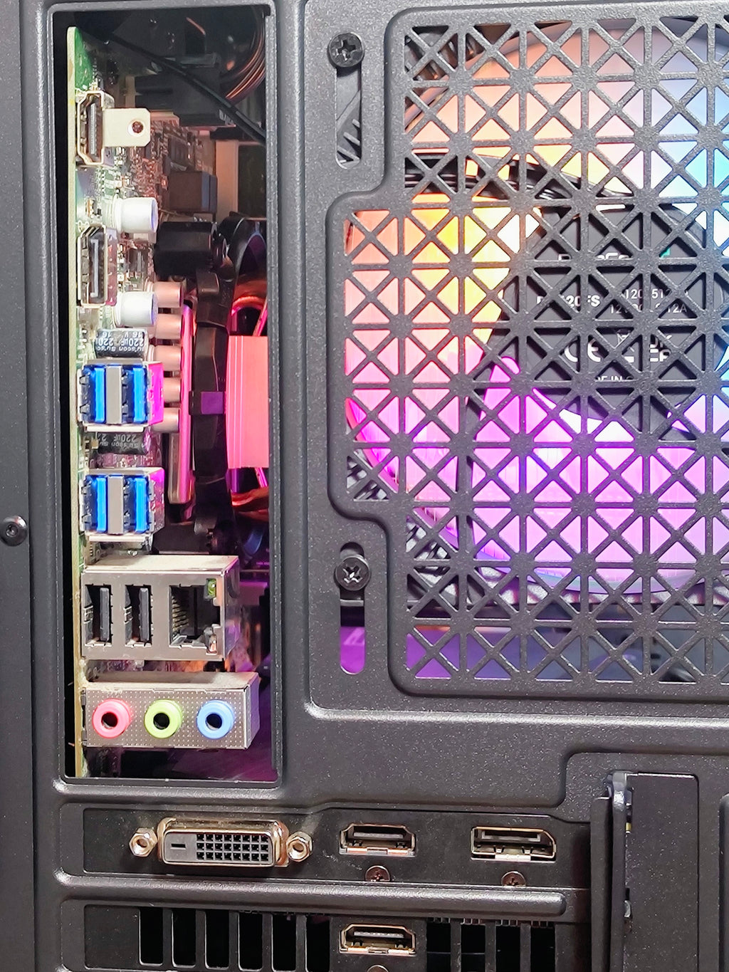 Suorituskykyinen Pelikone | I7 7700 | RTX 2060 | 16GB | 512GB